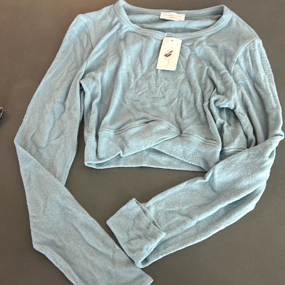 Alter’d state croped long sleeve shirt